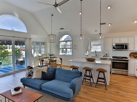 3rd image of 1427 Haven Ave #2