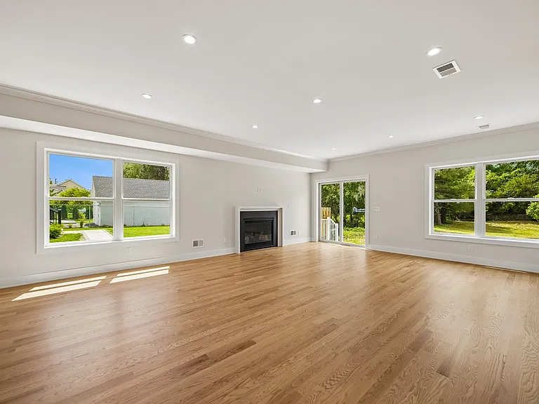 22 Willow St #A — Photo 10
