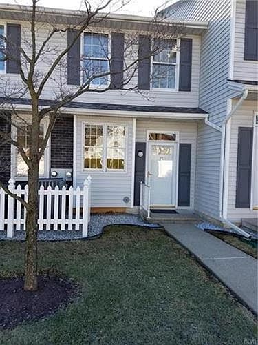 1st image of 32 Lawnherst Ct