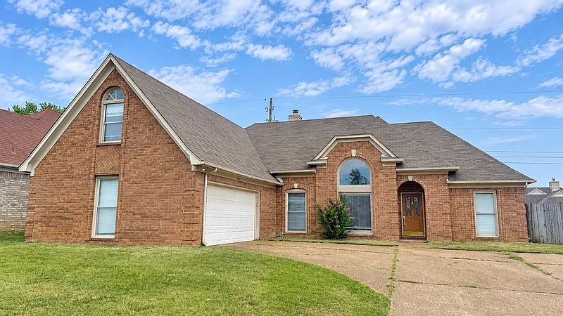 3 bed, 2.0 bath, 2070 sqft, $2,000 — Photo 1