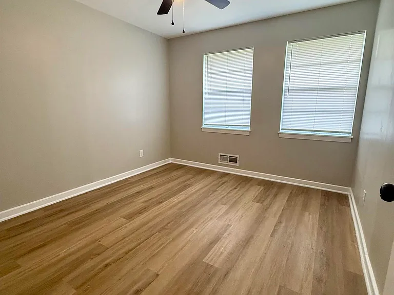 809 Fairfax Dr — Photo 8