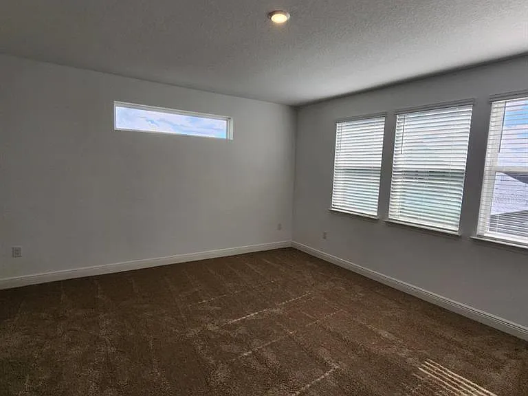 19050 Blueleaf St — Photo 9