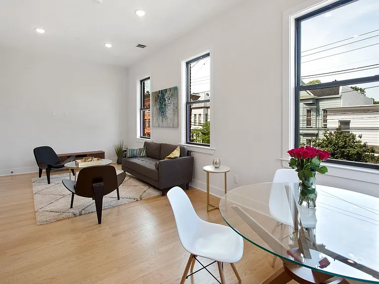 942 Summit Ave #3 — Photo 5