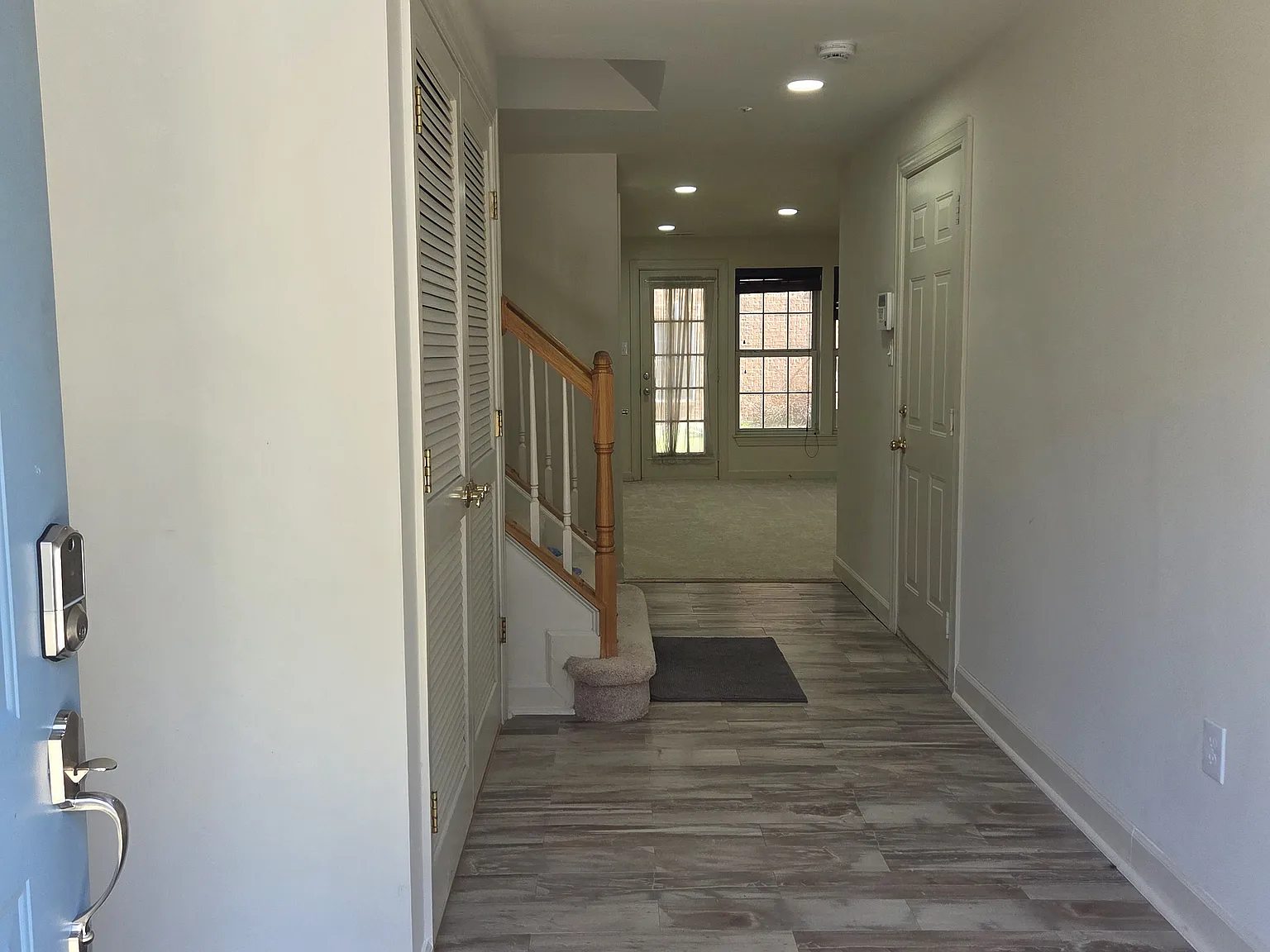 4 bed, 2600 sqft, $3,750 — Photo 2
