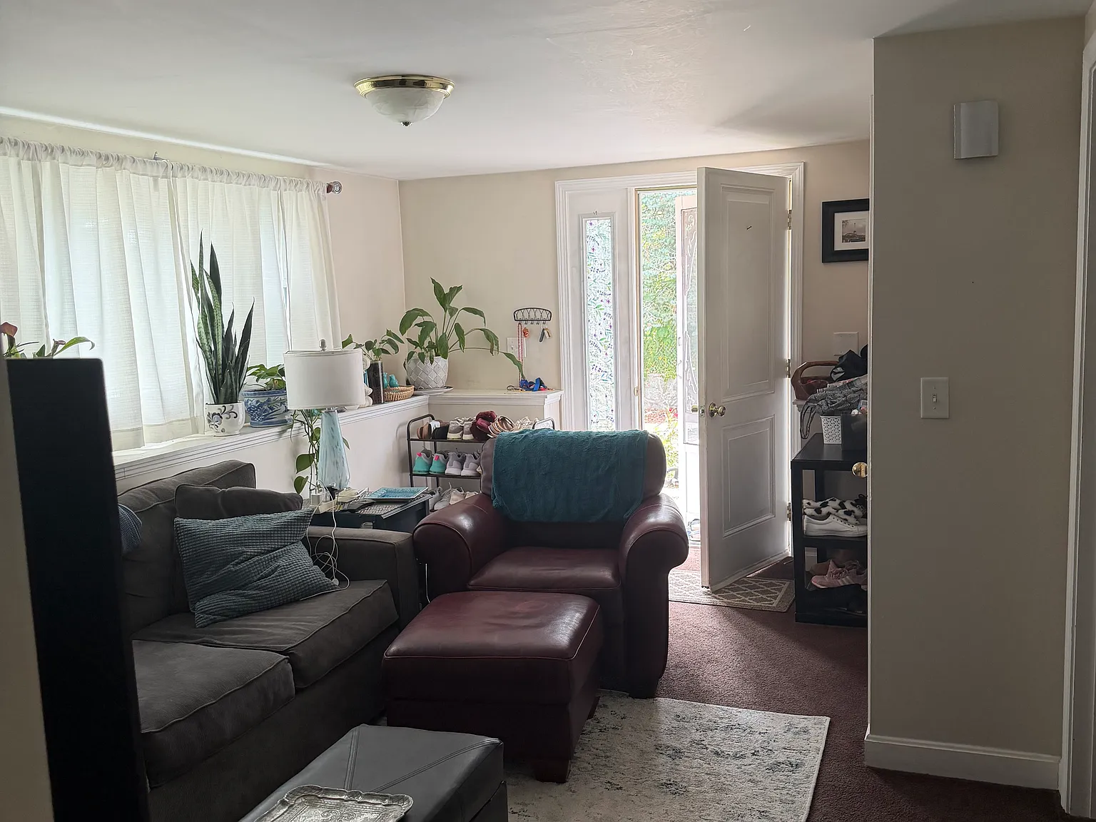 2 bed, 700 sqft, $2,100 — Photo 2