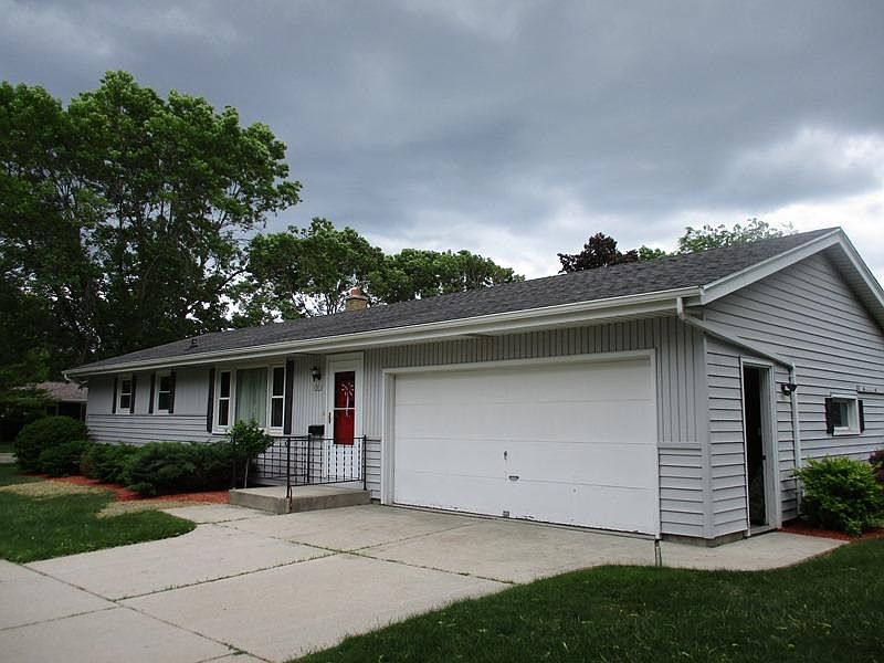 1st image of 1305 Parkwood Blvd