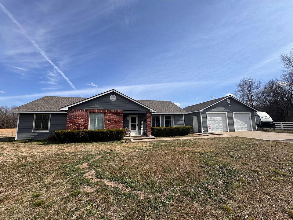 Large yard (not fenced)
Detached oversized 2 car garage