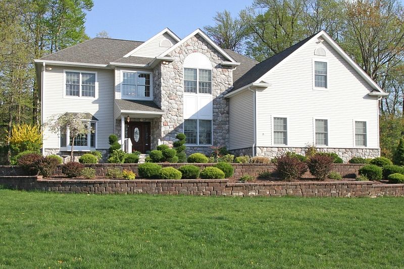 1st image of 8 Woodland Ave