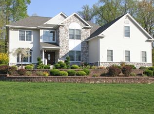 8 Woodland Ave, North Caldwell, NJ 07006