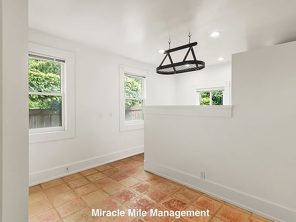 3rd image of 525-527 Browning St