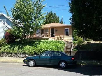 3121 SE Franklin St photo 1
