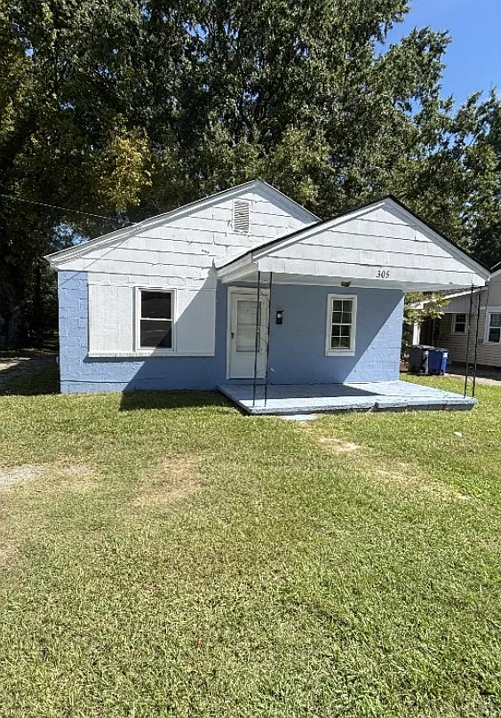 305 E Lizzie Street - 1 — Photo 1