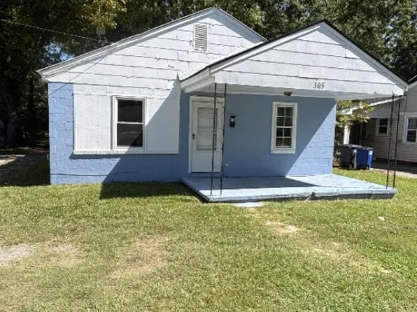 305 E Lizzie St, Selma, NC 27576