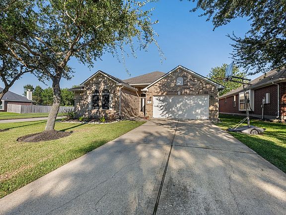 2nd image of 301 Lark Hollow Lane