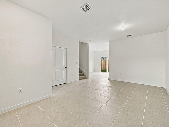 5th image of 2530 SE 25th Dr
