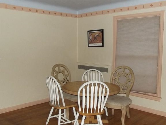 3rd image of 212 La Veta Ave