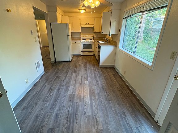 3rd image of 772 Arleta Pl NE #772