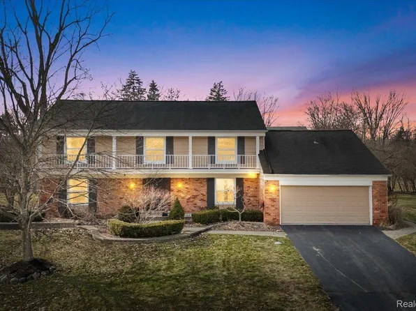 31065 Old Stage Rd, Beverly Hills, MI 48025