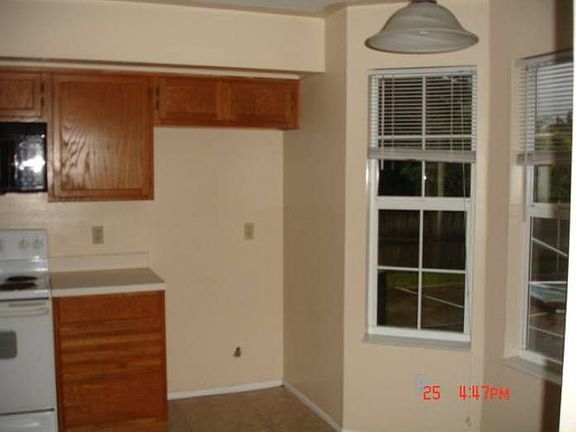 4th image of 451 Country Wood Cir
