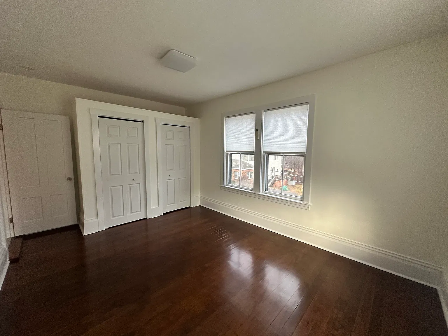 3 bed, 1.0 bath, 1200 sqft, $2,250 — Photo 4