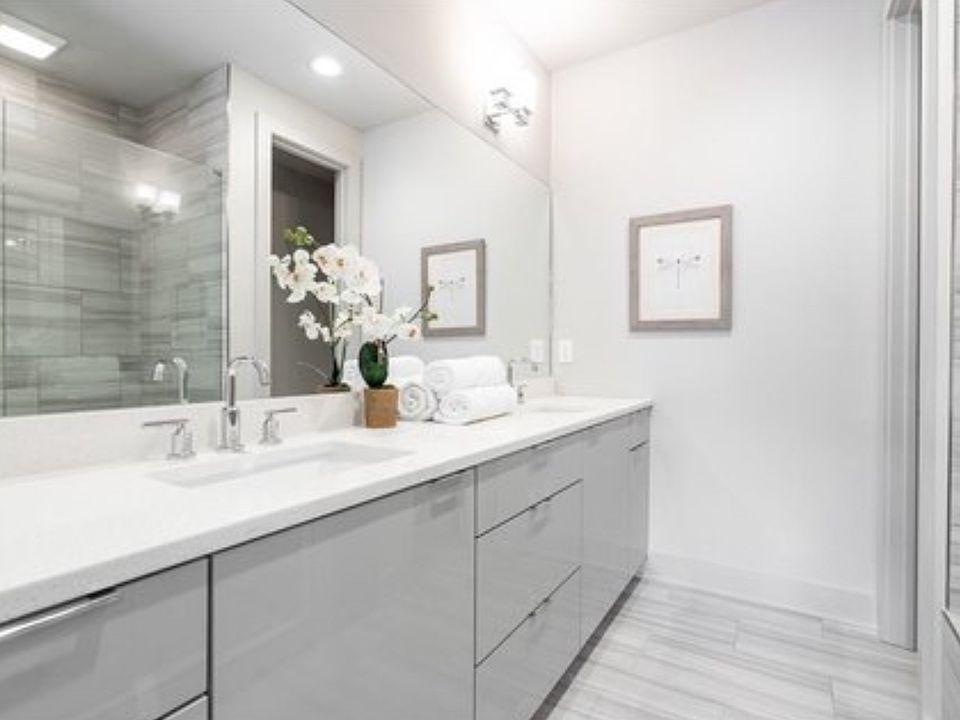 1st image of 114 City View Ct NE #21