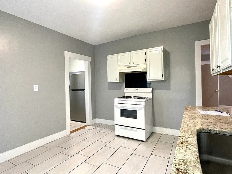 29 W Tremlett St #1 — Photo 11