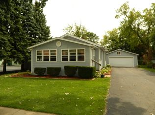 222 Slocum Lake Rd, Wauconda, IL 60084