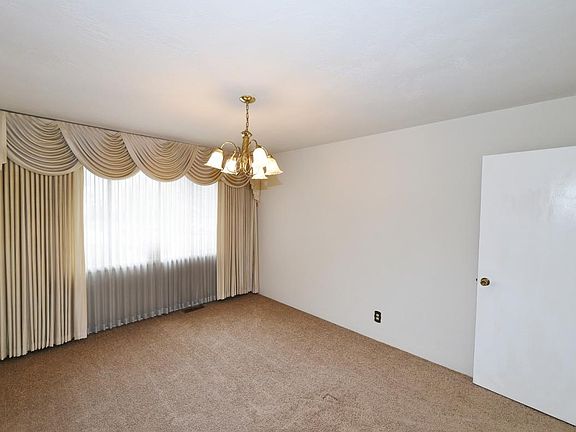 4th image of 2729 Lakeview Dr