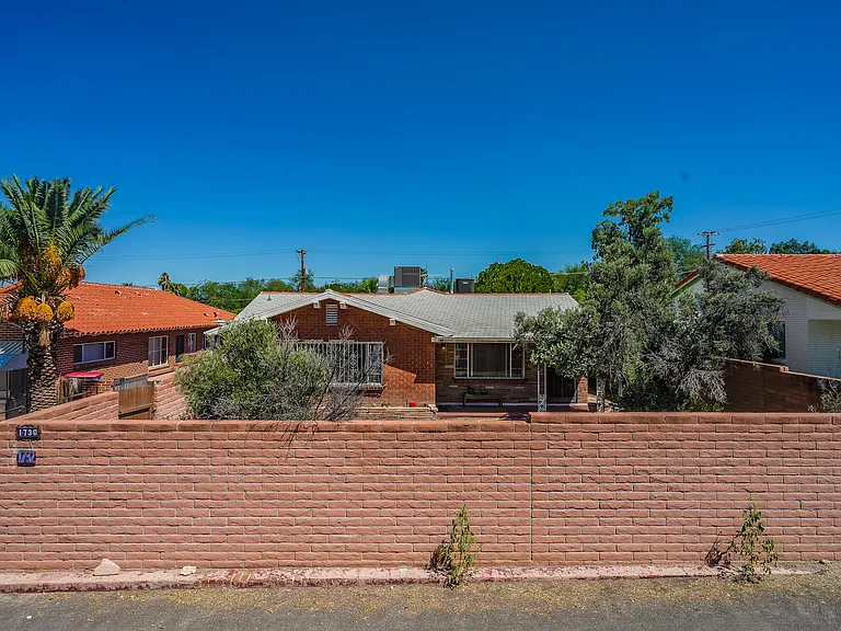 1732 N Campbell Ave — Photo 18