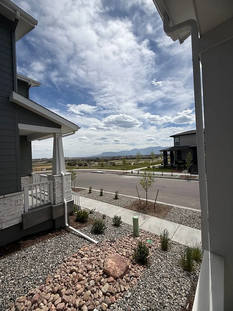 Stunning Like New 4 Bedroom In Wolf Ranch — Photo 3