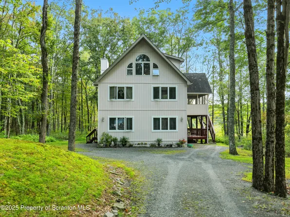115 Buckboard Ln, Hawley, PA 18428