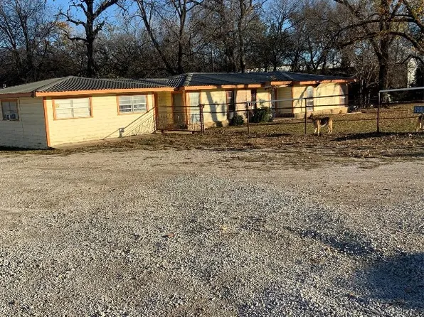 2002 Chico Hwy, Bridgeport, TX 76426