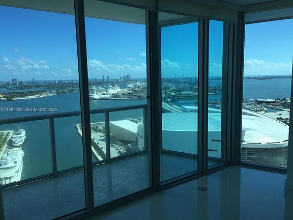 3rd image of 888 Biscayne Blvd APT 2709