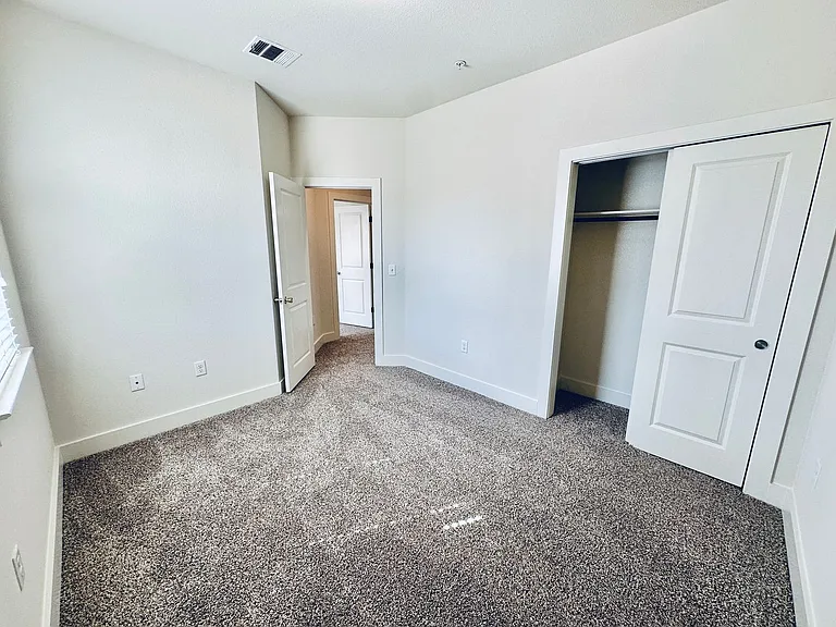2216 Creekside Ln — Photo 27