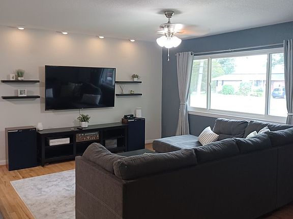 2nd image of 428 Lynn Shores Dr