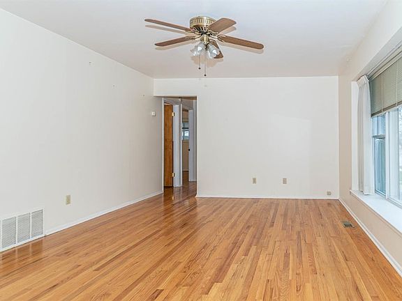 5th image of 1143 Georgina Dr