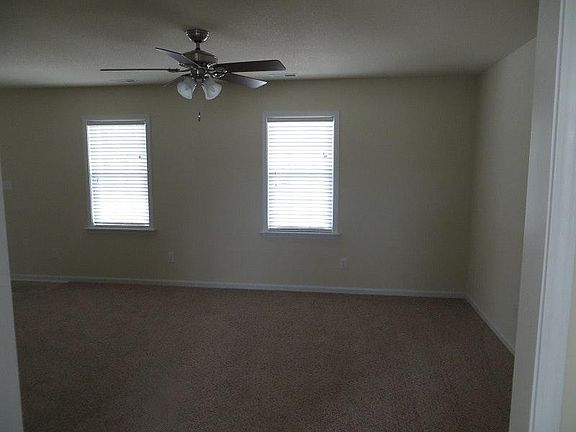 4th image of 808 Mann St