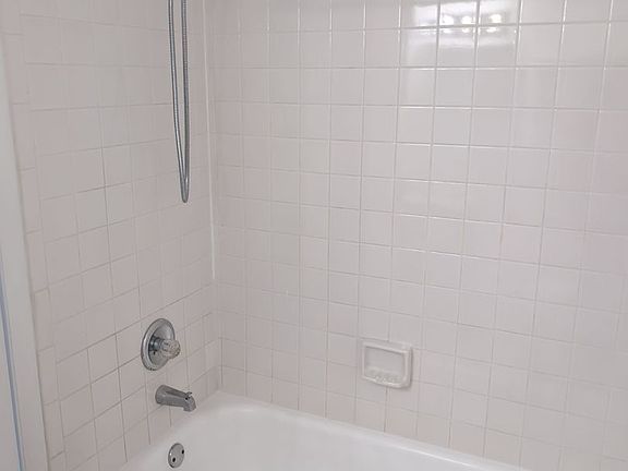 4th image of 526 Glenn Regis Way