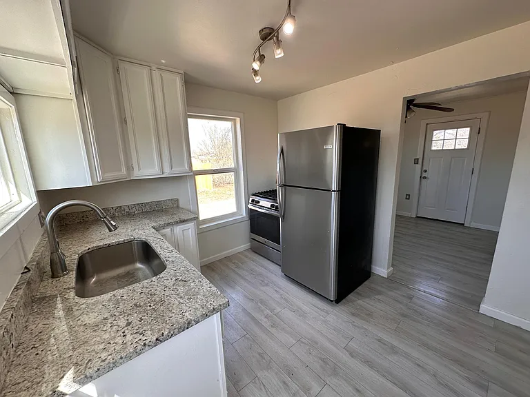 1134 Brighton St #B — Photo 5