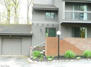 974 Canyon View Rd, Northfield, OH 44067