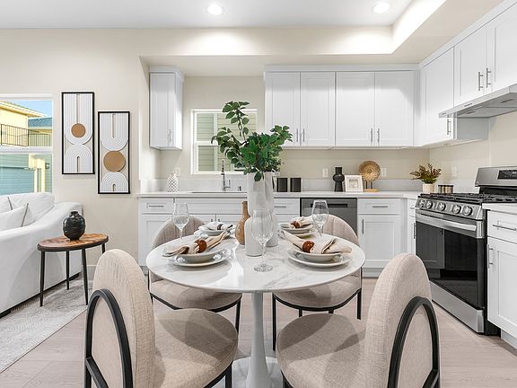 3rd image of 648 W Grand Ave #4