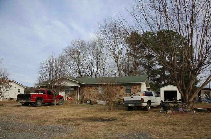 2nd image of 605 Canaan Rd