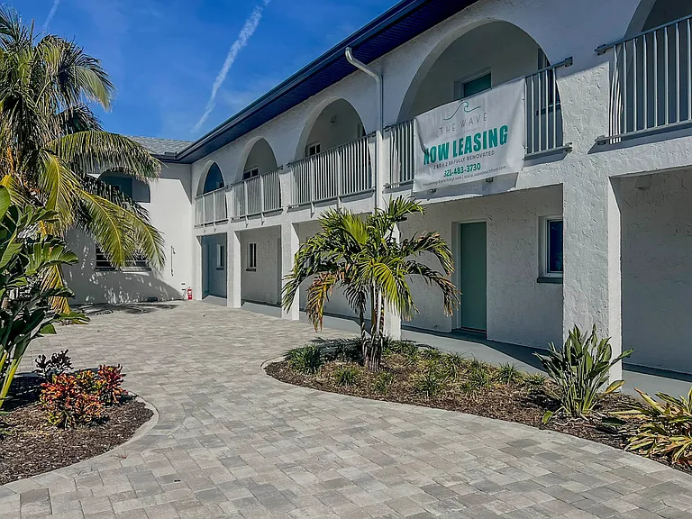 The Wave Beachfront Apartments — Photo 23