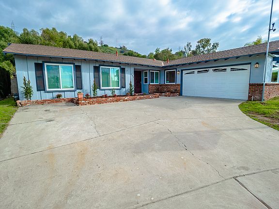 4th image of 141 Rosalynn Dr