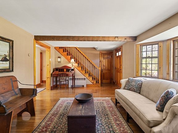 3rd image of 11 Hemlock Rd
