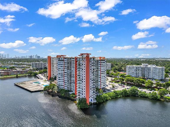 2nd image of 1301 Miami Gardens Dr APT 722W