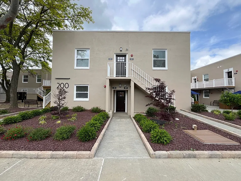 200 Amber St — Photo 5