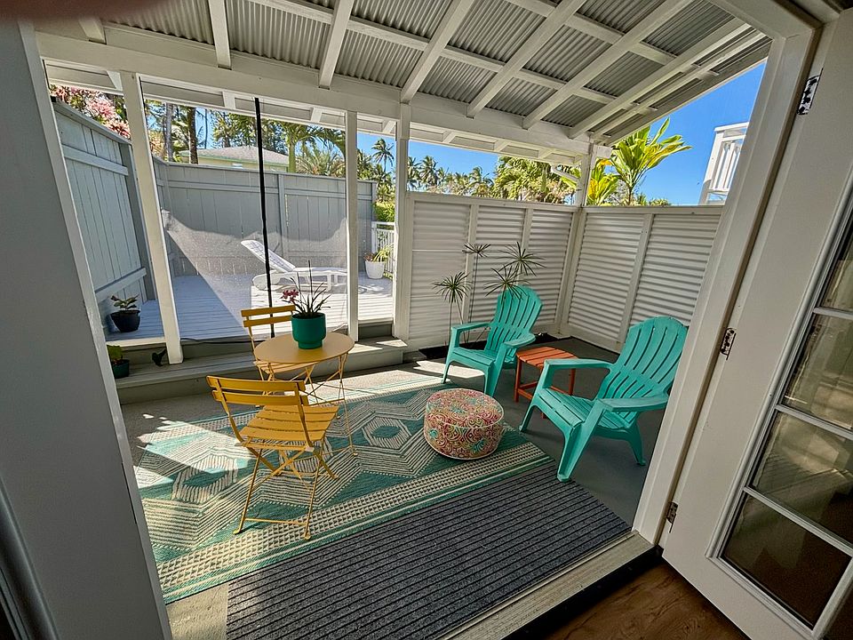 Outdoor living space. Covered screened in Lani. Private entry and deck for ocean breeze and view