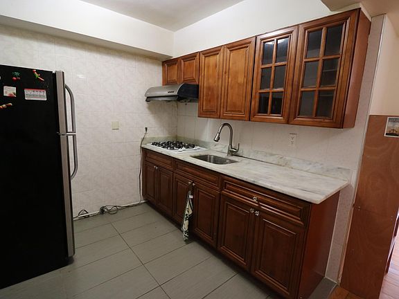 4th image of 41-25 Kissena Blvd #2B