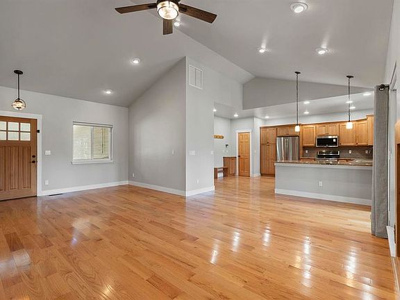 5th image of 699 Beaver Creek Drive